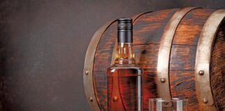 discus-academy-whiskey-bottle-glass-barrel